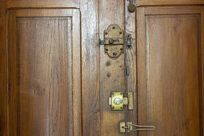 Caunes-Minervois_1-Rue-de-l-eglise-2916