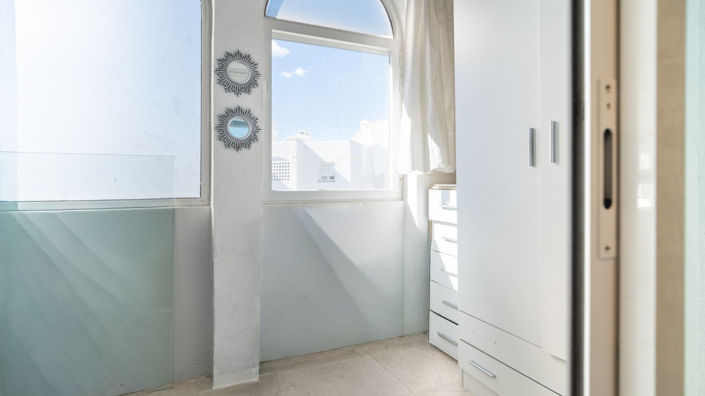 Image No.11-2 Bed Property for sale