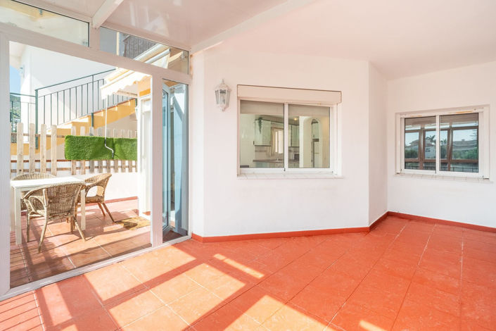 Image No.12-1 Bed Property for sale