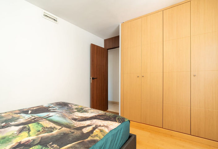Image No.12-3 Bed Property for sale