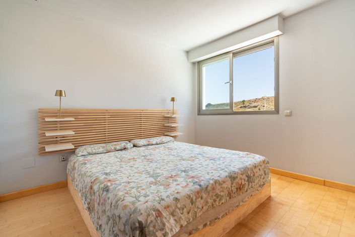 Image No.17-3 Bed Property for sale