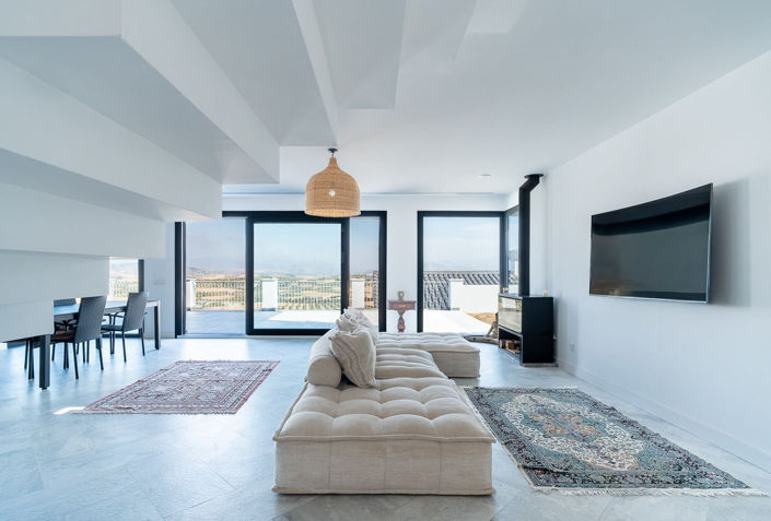 Image No.2-6 Bed Property for sale