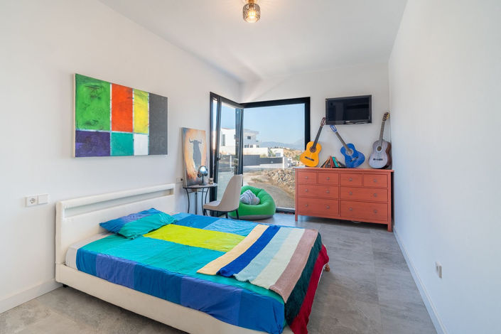 Image No.26-6 Bed Property for sale