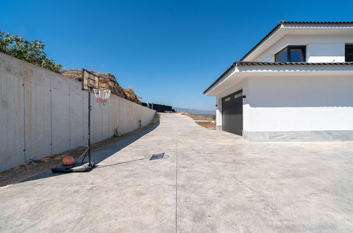 Image No.34-6 Bed Property for sale