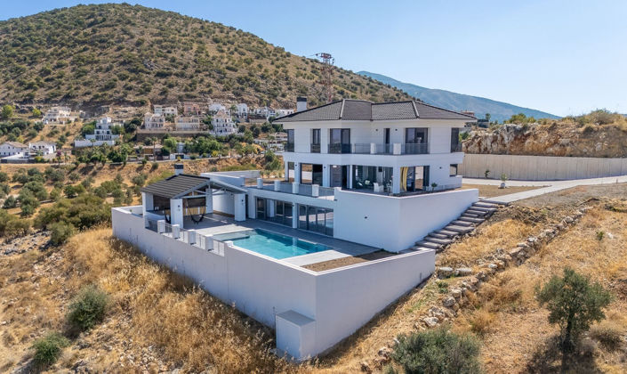Image No.38-6 Bed Property for sale