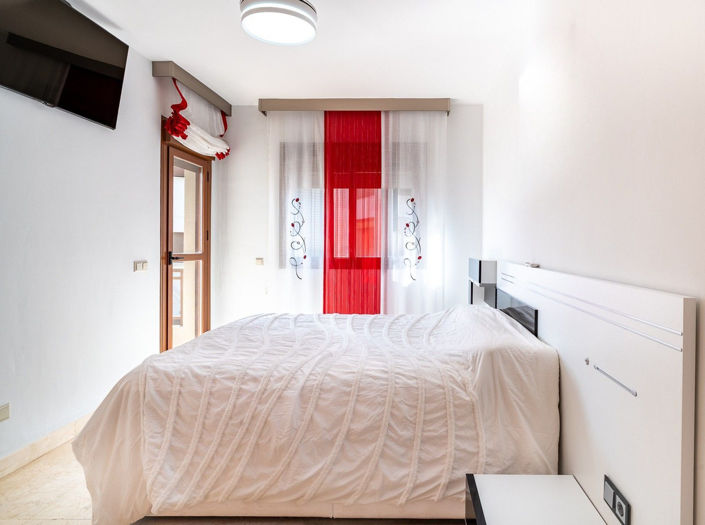 Image No.11-3 Bed Property for sale