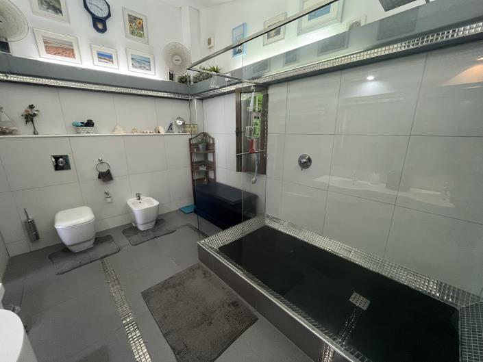 Image No.23-5 Bed Villa / Detached for sale