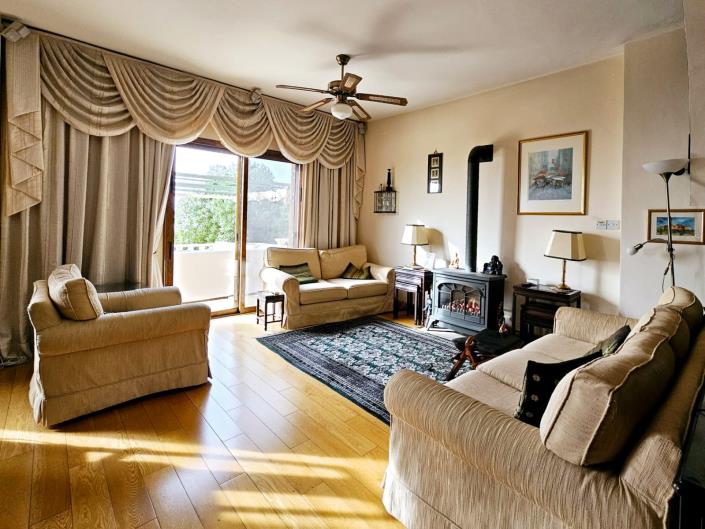 Image No.9-5 Bed Villa / Detached for sale