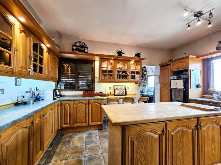 Image No.5-5 Bed Villa / Detached for sale