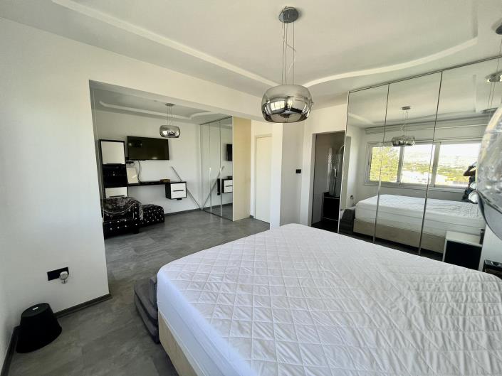 Image No.15-3 Bed House for sale