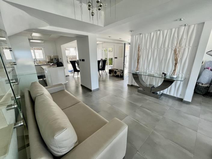 Image No.3-3 Bed House for sale