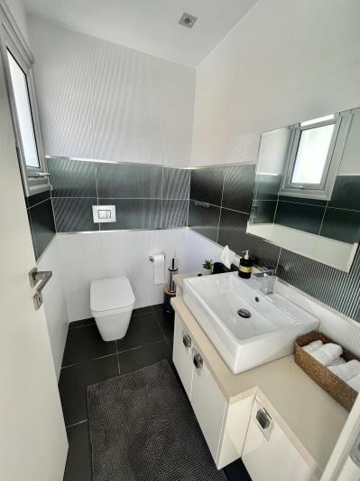 Image No.11-3 Bed House for sale