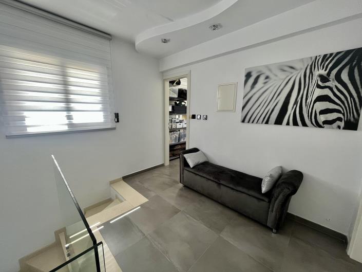 Image No.12-3 Bed House for sale