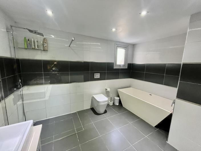 Image No.37-3 Bed House for sale