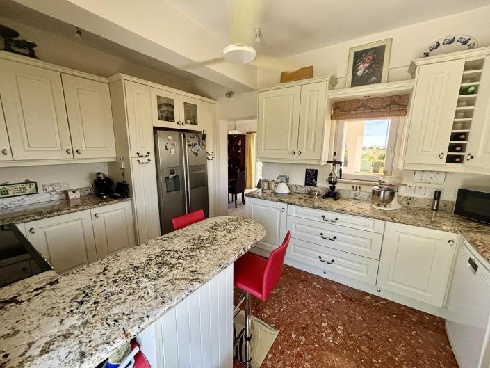 Image No.5-Villa de 4 chambres à vendre à Peyia