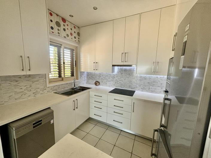 Image No.5-Villa / Détaché de 4 chambres à vendre à Tsada