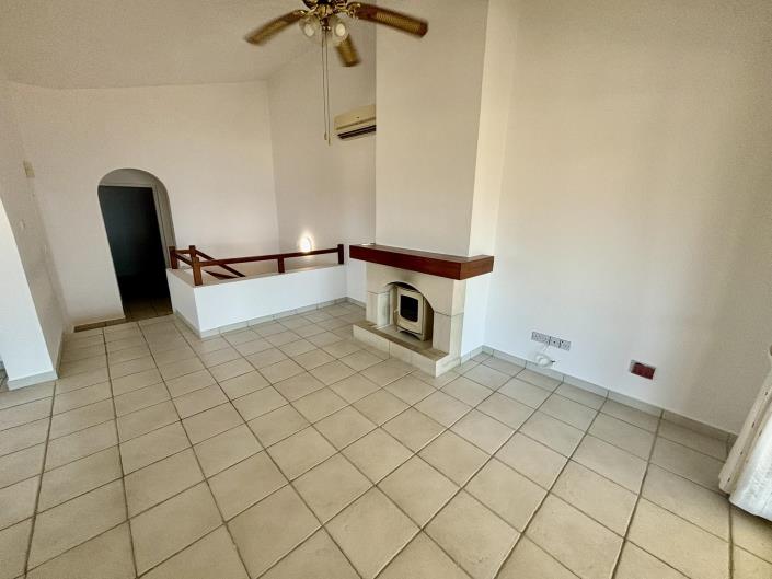 Image No.8-Villa / Détaché de 4 chambres à vendre à Tsada