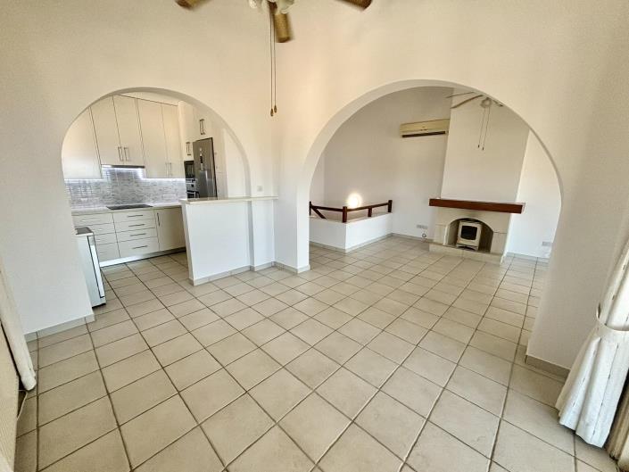 Image No.7-Villa / Détaché de 4 chambres à vendre à Tsada