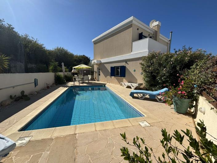 Image No.1-3 Bed Villa / Detached for sale