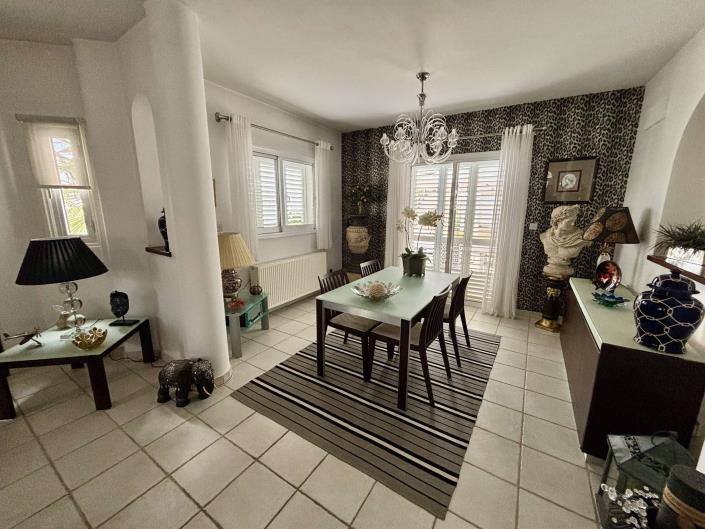 Image No.11-3 Bed Villa / Detached for sale