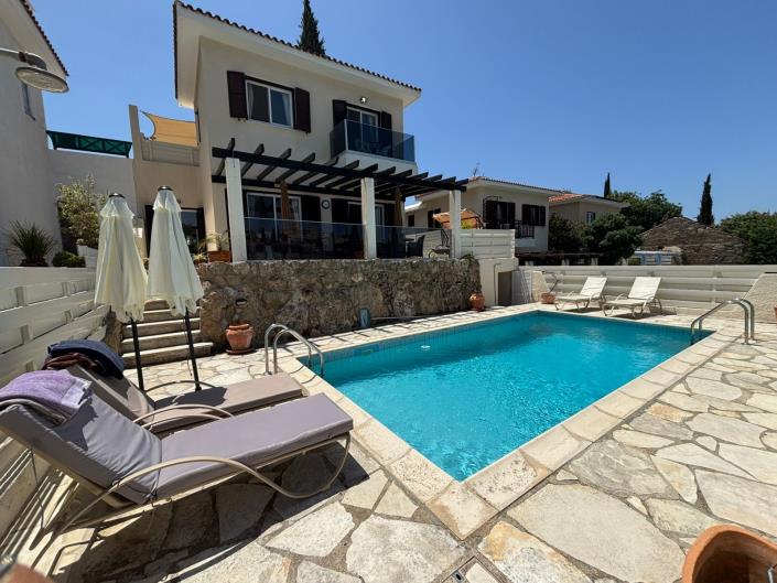 Image No.1-3 Bed Villa for sale