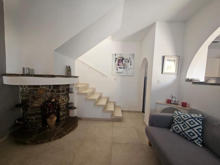 Image No.7-2 Bed Townhouse for sale