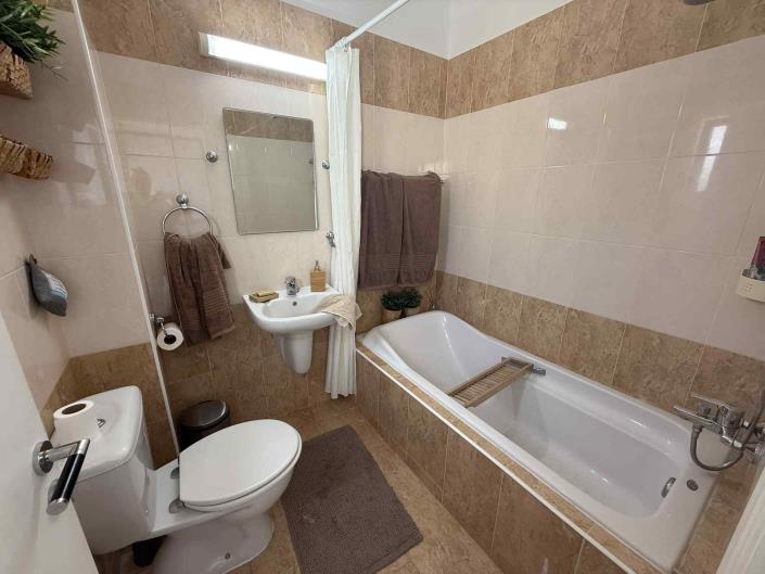 Image No.13-3 Bed Semi-Detached for sale