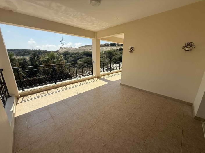 Image No.9-Villa / Détaché de 4 chambres à vendre à Stroumpi