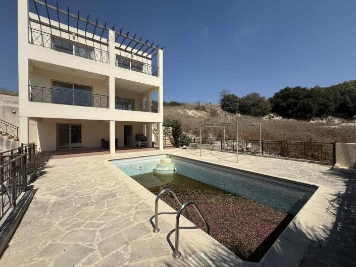 Image No.2-Villa / Détaché de 4 chambres à vendre à Stroumpi