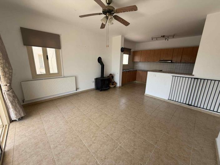 Image No.7-Villa / Détaché de 4 chambres à vendre à Stroumpi