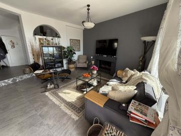 979f2fb4-f5a7-4541-9b8e-7c5e8ca628c1