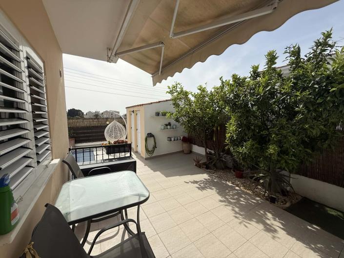 Image No.16-2 Bed Semi-Detached for sale