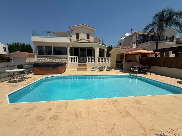 Image No.29-3 Bed Villa / Detached for sale