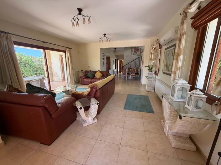 Image No.6-Villa / Détaché de 5 chambres à vendre à Konia