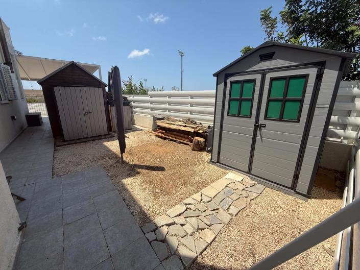Image No.28-2 Bed Semi-Detached for sale