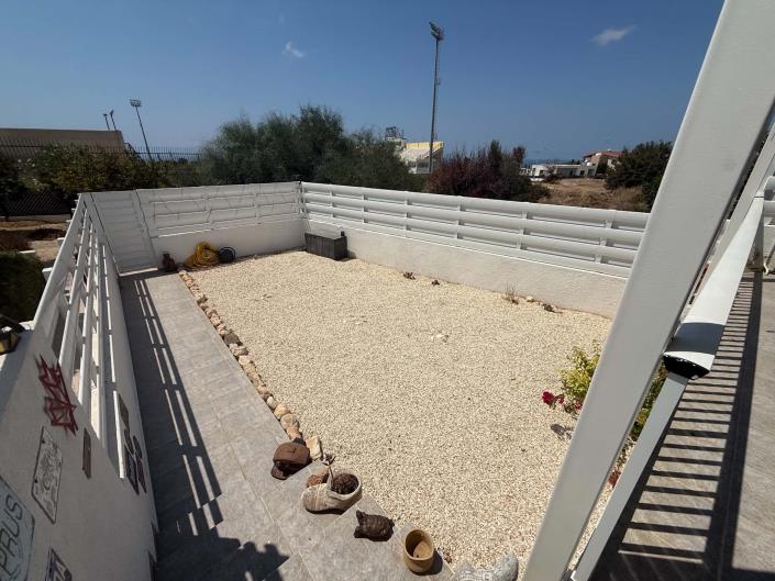Image No.26-2 Bed Semi-Detached for sale