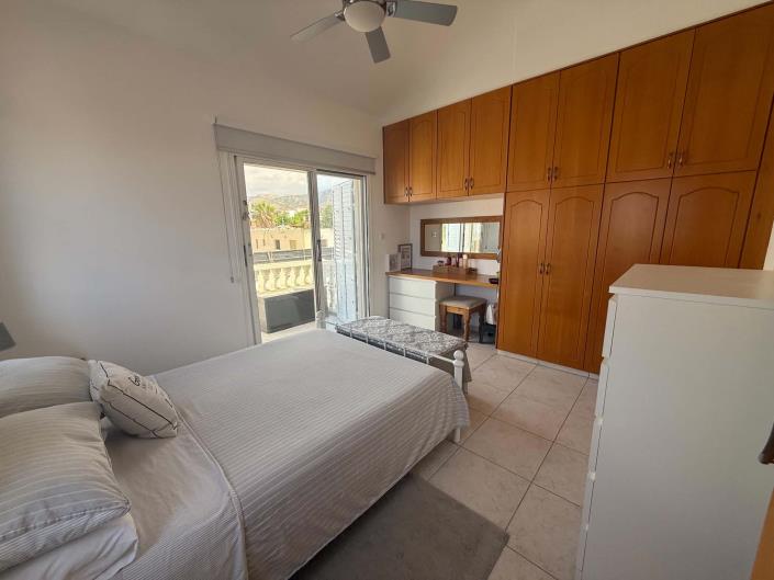 Image No.20-2 Bed Semi-Detached for sale