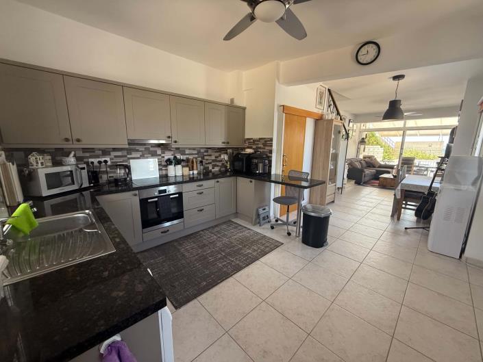 Image No.4-2 Bed Semi-Detached for sale
