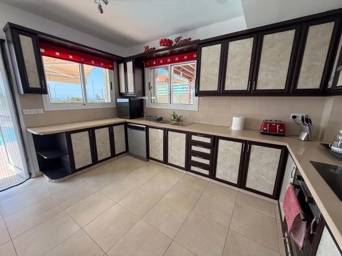 Image No.9-3 Bed Villa / Detached for sale