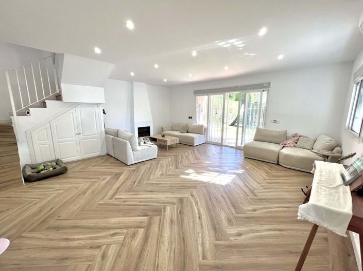 Image No.1-3 Bed Townhouse for sale