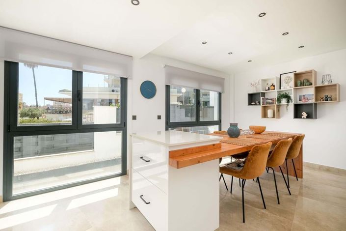 Image No.8-3 Bed Townhouse for sale