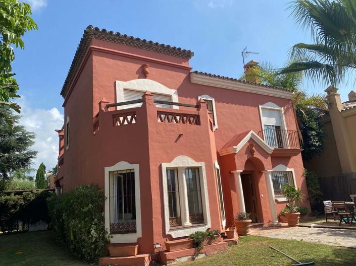 Image No.1-Villa de 3 chambres à vendre à Estepona