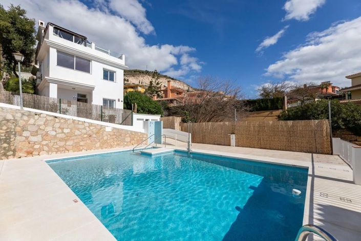 Image No.1-4 Bed Villa for sale