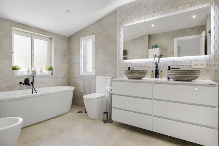 Image No.24-2 Bed Townhouse for sale