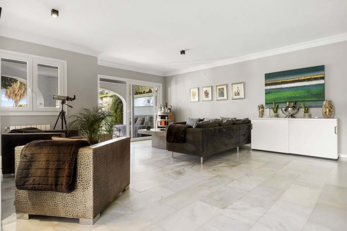 Image No.9-2 Bed Townhouse for sale