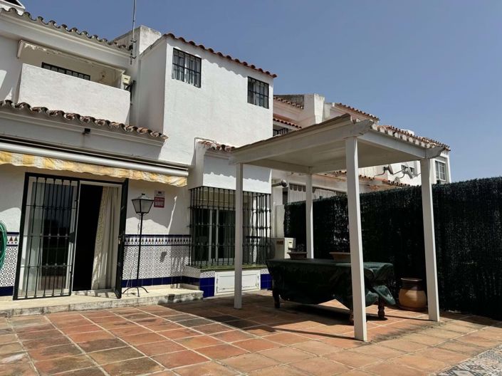 Image No.1-Maison de ville de 2 chambres à vendre à Estepona