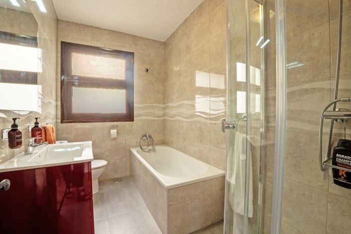 Image No.21-3 Bed Apartment for sale