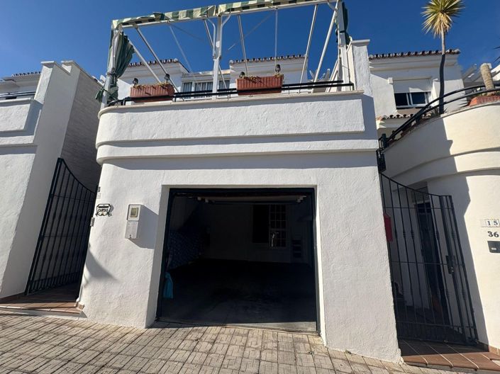 Image No.10-3 Bed Townhouse for sale