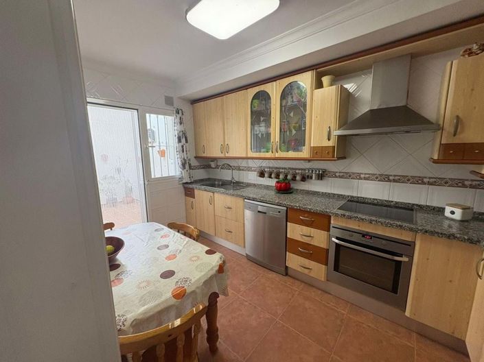 Image No.8-3 Bed Townhouse for sale