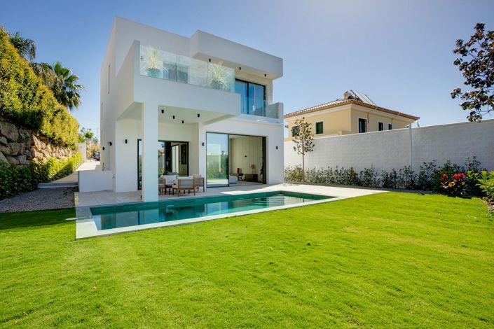 Image No.1-4 Bed Villa for sale